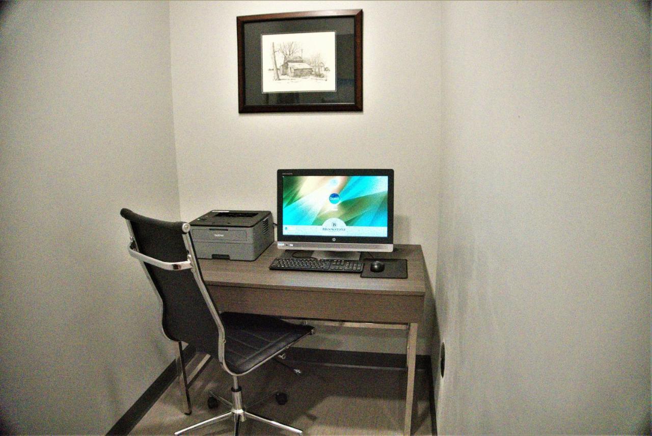 Brookstone Inn & Suites Fort Dodge Extérieur photo
