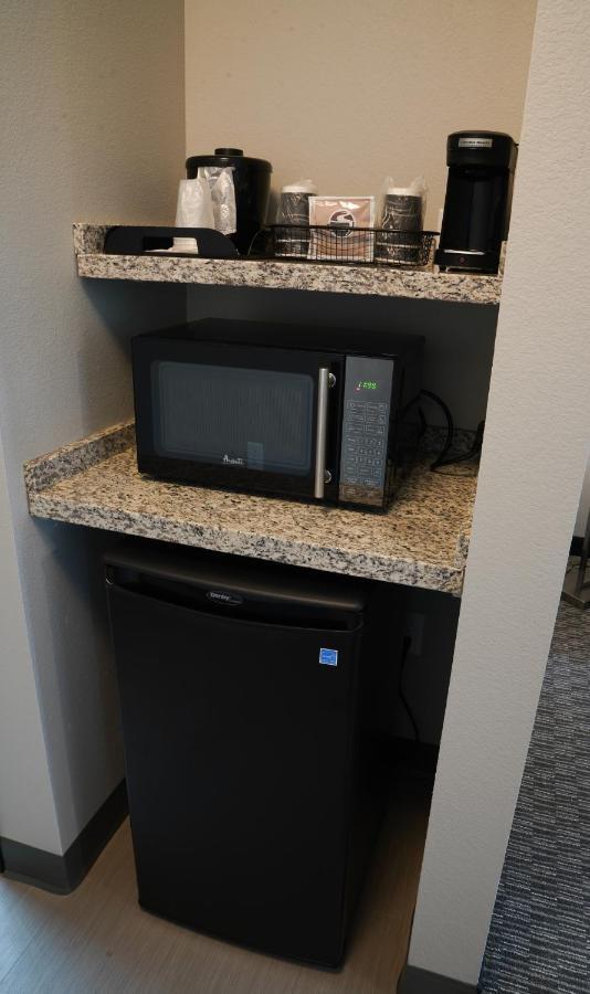Brookstone Inn & Suites Fort Dodge Extérieur photo