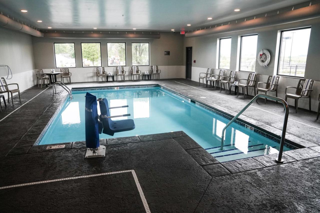 Brookstone Inn & Suites Fort Dodge Extérieur photo
